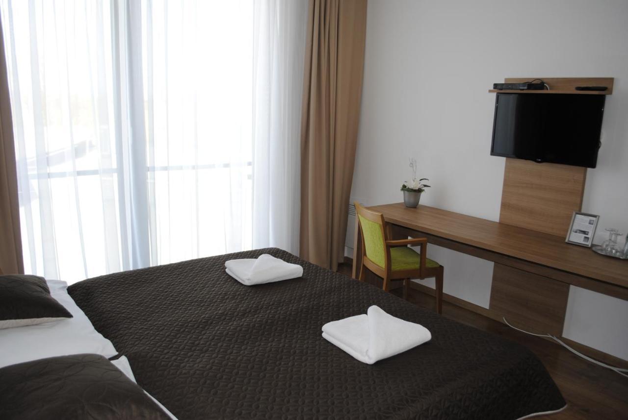 Hotel Golf Jezera Острожска Нова Весь Экстерьер фото