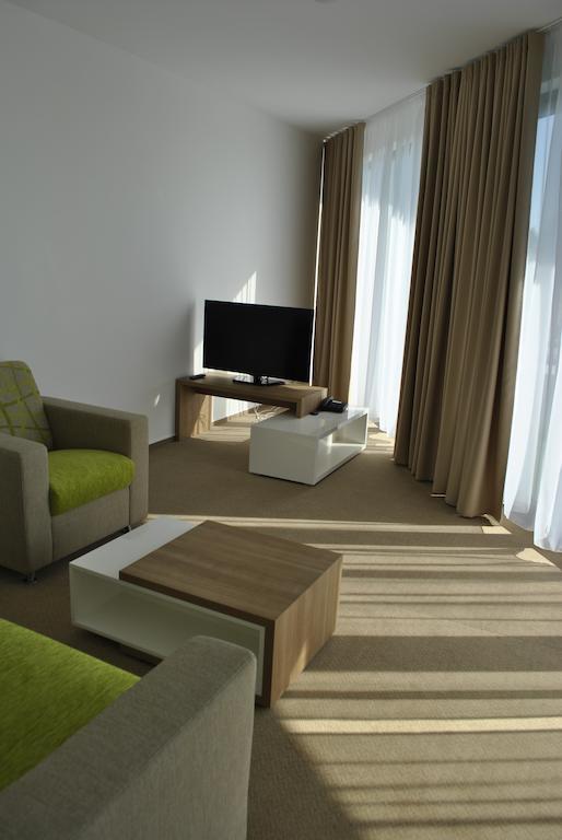 Hotel Golf Jezera Острожска Нова Весь Экстерьер фото