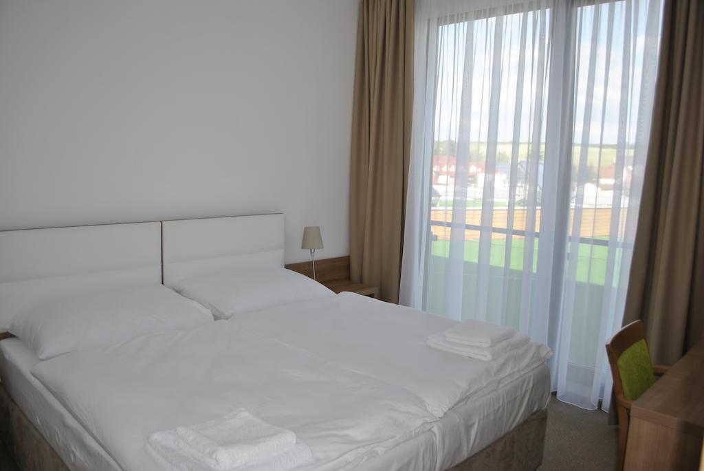 Hotel Golf Jezera Острожска Нова Весь Экстерьер фото