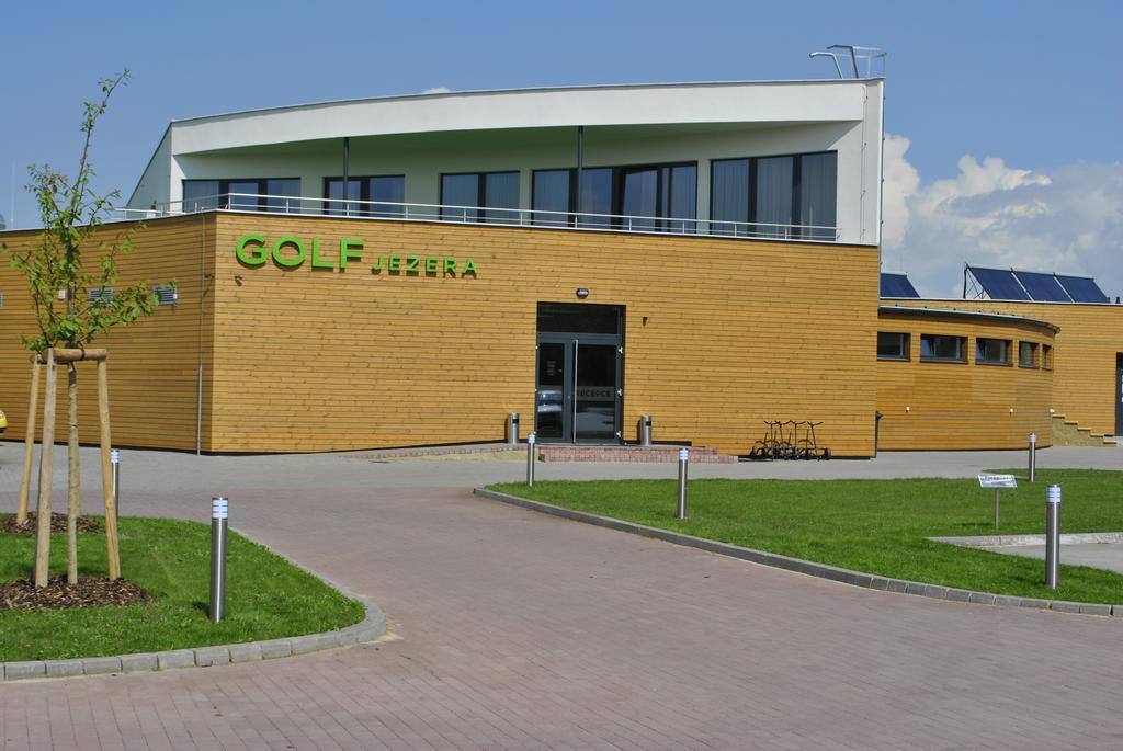 Hotel Golf Jezera Острожска Нова Весь Экстерьер фото