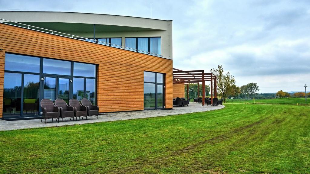 Hotel Golf Jezera Острожска Нова Весь Экстерьер фото