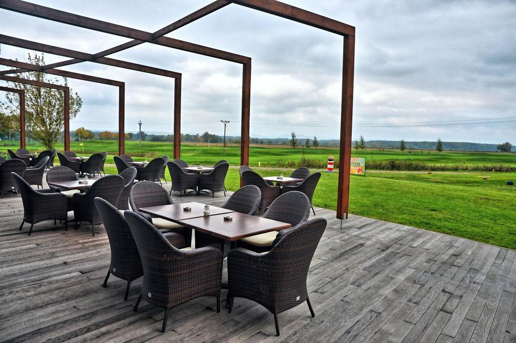 Hotel Golf Jezera Острожска Нова Весь Экстерьер фото